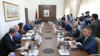 الحكومة والمركزيات النقابية تتفقان على زيادة عامة في أجور العاملين بالقطاع العام بمبلغ 1000 درهم صافية شهريا