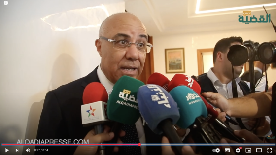 وزير التعليم العالي وطلبة كلية الطب