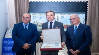 المغرب والبرتغال يصدران طابعين بريديين تخليدا للذكرى 250 لمعاهدة السلام بين البلدين