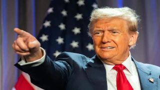 الولايات المتحدة تفرض رسوما جمركية على كندا والمكسيك والصين