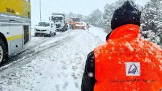 نشرة حمراء: عواصف ثلجية وأمطار غزيرة ورياح عاتية من السبت إلى الاثنين بالمغرب