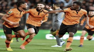 نهضة بركان يضع قدماً في نهائي الكونفدرالية بعد رباعية نظيفة في شباك قسنطينة