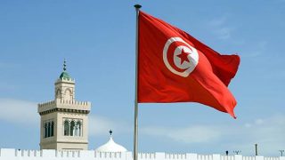 السلطات التونسية تُخلي “مخيمات” للمهاجرين الأفارقة غير النظاميين في البلاد