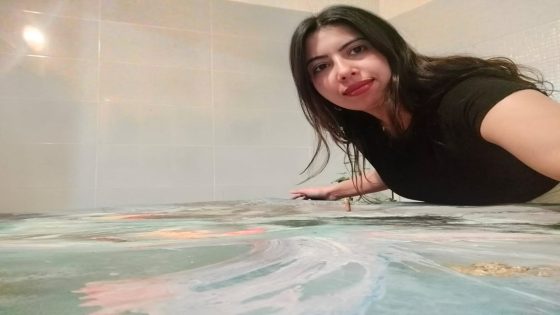 الفنانة التشكيلية سناء قرواش.. حين يتحول اللون إلى لغة للمشاعر والتعبير الإنساني