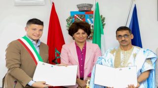 توقيع بروتوكول اتفاقية صداقة وتعاون بين مدينتي طوانو الإيطالية وآسا المغربية