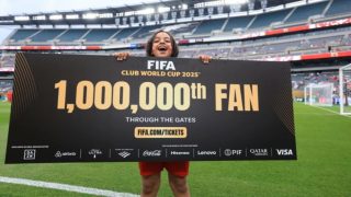 “الفيفا” يحتفي بمشجعة مغربية باعتبارها المتفرجة رقم مليون في مونديال الأندية