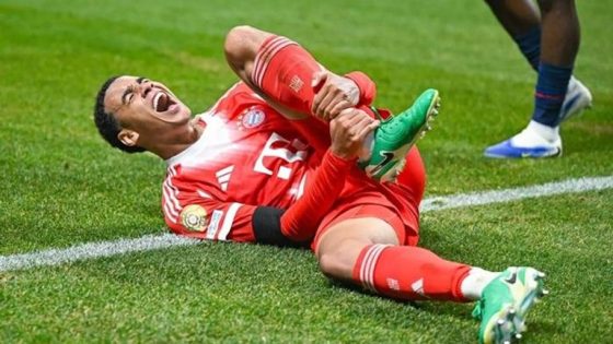 بايرن ميونخ يعلن غياب نجمه جمال موسيالا لفترة طويلة بسبب إصابة خطيرة