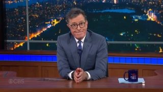 بعد 10 سنوات.. ستيفن كولبير يودّع جمهور The Late Show