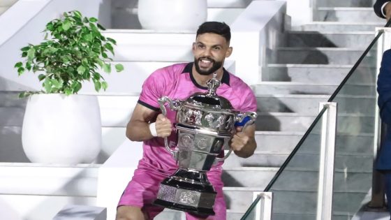 الرجاء الرياضي يعزز صفوفه بالتعاقد مع الحارس خالد أكبيري علوي