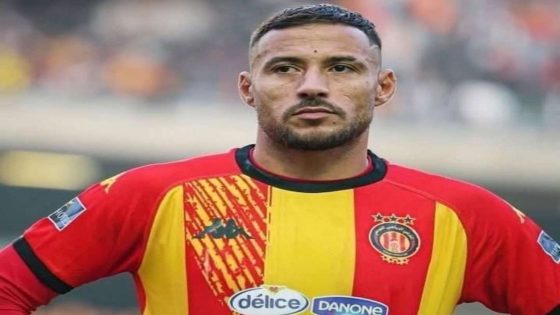 الشرطة الفرنسية توقف الدولي الجزائري يوسف بلايلي بعد مشادة على متن الطائرة