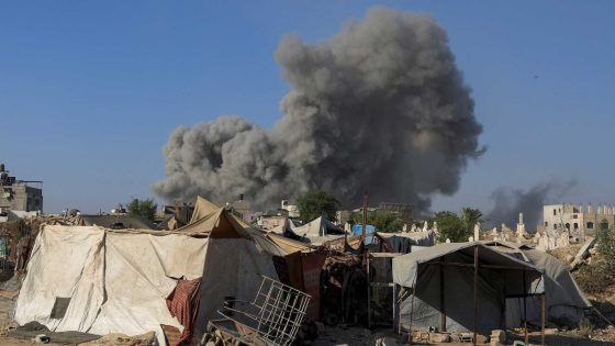 15 فلسطينياً بينهم 4 صحفيين قتلى جراء قصف إسرائيلي لمجمع ناصر الطبي في خان يونس