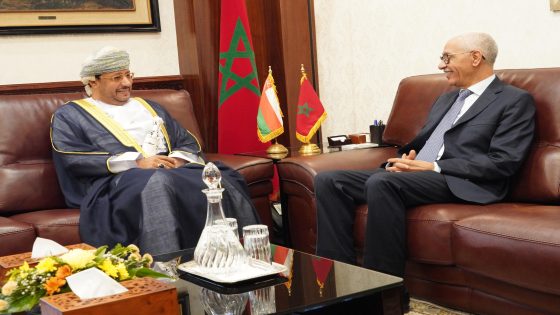 تعزيز العمل البرلماني محور مباحثات رئيس مجلس النواب وسفير سلطنة عمان