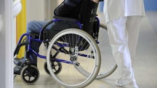 باحثون يطورون نظاما ذكيا يحول إشارات الدماغ إلى حركات لمساعدة مرضى الشلل