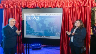 مجموعة بريد المغرب تُصدر طابعًا تذكاريًا بمناسبة الذكرى الثمانين لتأسيس منظمة الأمم المتحدة