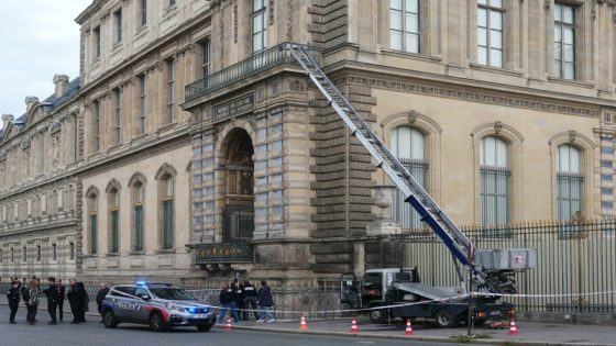 استنفار أمني في باريس بعد عملية سطو جريئة على مجوهرات داخل متحف اللوفر