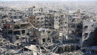 تجدد التوتر في غزة بعد غارات إسرائيلية على رفح واتهامات متبادلة بخرق اتفاق وقف إطلاق النار