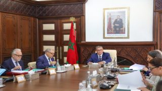 ينعقد يوم الخميس المقبل مجلس للحكومة برئاسة عزيز أخنوش، حيث سيبحث اتفاقاً للتعاون العسكري بين المغرب وإثيوبيا، إلى جانب مشروع قانون لتنظيم مهنة العدول، ومرسومين يخصان تربية الأحياء المائية والضريبة على القيمة المضافة. كما سيختتم المجلس أشغاله بدراسة مقترحات التعيين في مناصب عليا.