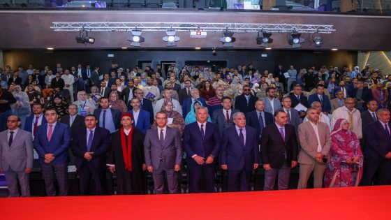 انطلقت، اليوم السبت بمدينة طانطان، القافلة الجهوية لجهة كلميم وادنون للتعريف بنظام الدعم الخاص بالمقاولات الصغيرة جدًا والصغرى والمتوسطة، بحضور الوزير المنتدب المكلف بالاستثمار كريم زيدان وعدد من المسؤولين. وتندرج هذه المبادرة في إطار الميثاق الجديد للاستثمار، الذي يستهدف النهوض بالمقاولات الجهوية وتشجيع الاستثمار المنتج وخلق فرص الشغل.