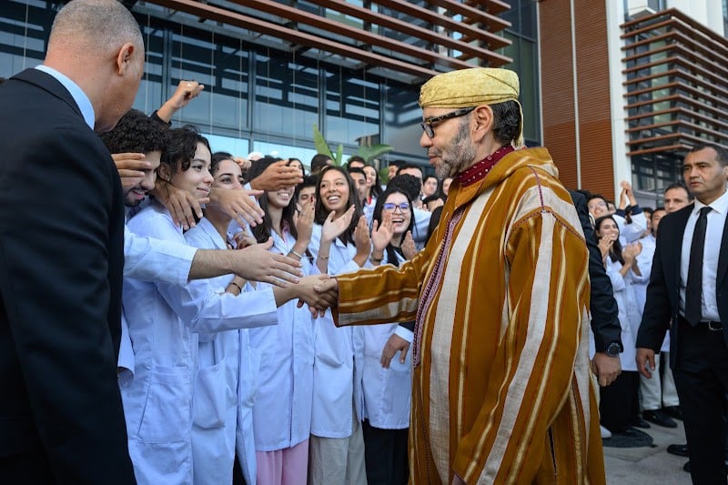 majeste le roi hopital Mohammed 6 1 - أول جريدة إلكترونية مغربية تتجدد على مدار الساعة