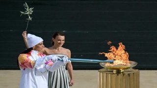 شعلة أولمبياد ميلانو–كورتينا 2026 تصل روما إيذاناً بانطلاق جولة التتابع في إيطاليا