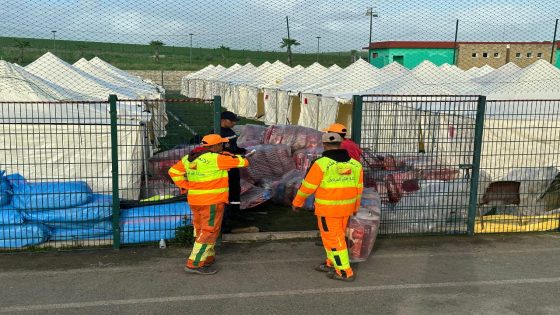 إجراءات احترازية لنقل متضرري القصر الكبير وسط تحذيرات من اضطرابات جوية مرتقبة