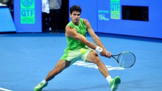 ألكاراس يبلغ نهائي دورة الدوحة ويقترب من لقبه الأول في قطر