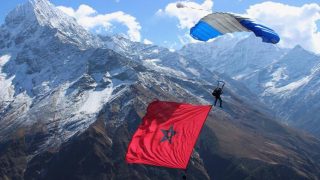 مطار سيدي دحمان بتارودانت.. وجهة عالمية لرياضة القفز بالمظلات