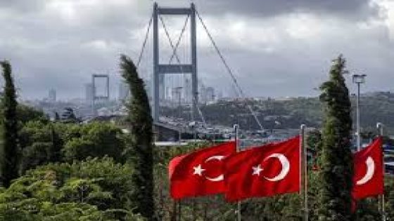 تركيا تعلق عبور المسافرين عبر معابرها البرية مع إيران وتبقي الشحن التجاري مستمرا